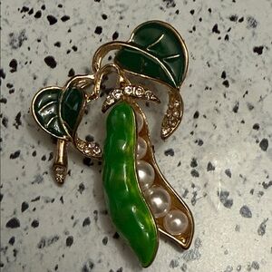 Elegant Green Pea Pod Brooch